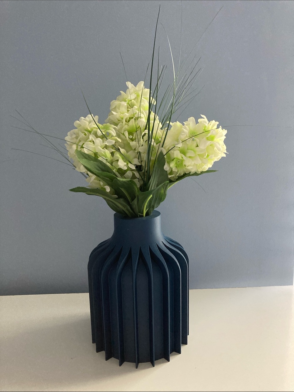 3D GEOMETRIC VASE AND BOUQUET ARTIFICIAL FLOWERS NAVY BLUE MEDIUM SIZE